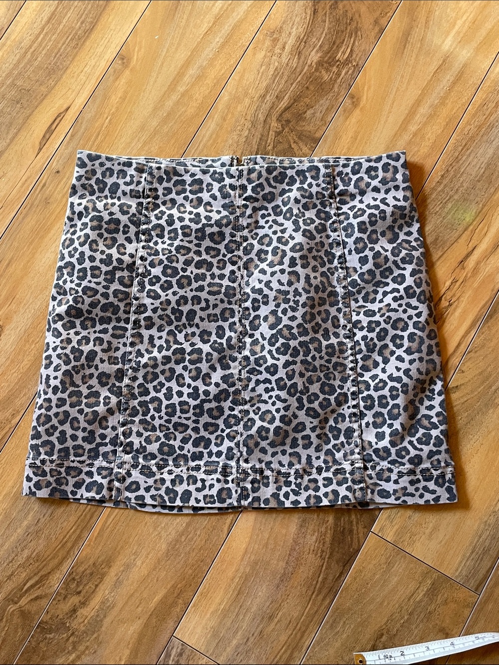 Jolt size 7 / 28w leopard denim mini skirt